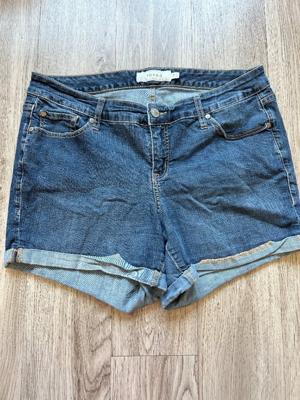 Torrid Stretch Denim Rolled Up Jean Shorts Size 16